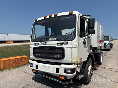 2014 Elgin Eagle on 2014 Autocar Xpert Camion barredora