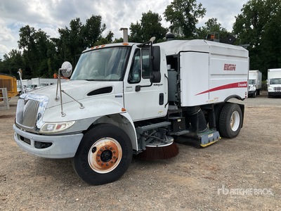 2009 Elgin CrossWind Series J on 2009 International 4300 DuraStar Veegwagen