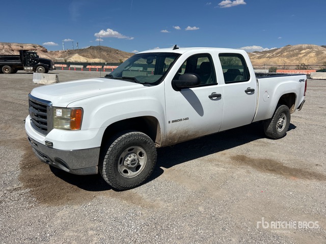 2009 GMC Sierra 2500 4x4 Crew Cab Pickup