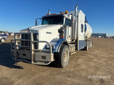 2005 Kenworth T800B 8x6 شاحنة شفط و حفر (Inoperable)