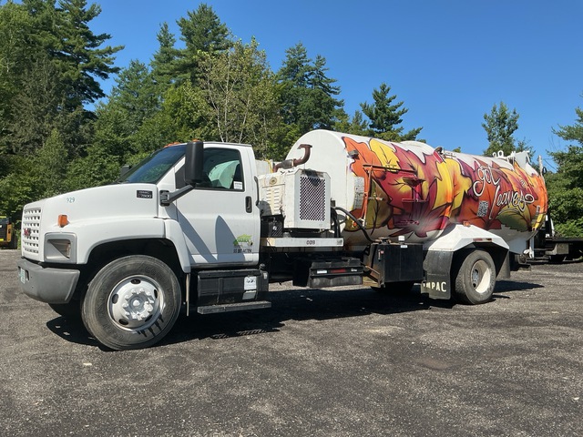 2004 ODB SKB 700 on 2004 GMC C7500 4x2 Leaf Collector Truck