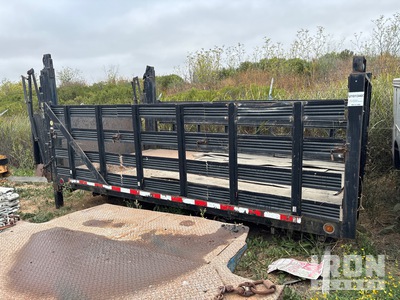 Waltco 16' Flatbed with Lift gate and stake sides Pianale per Camion