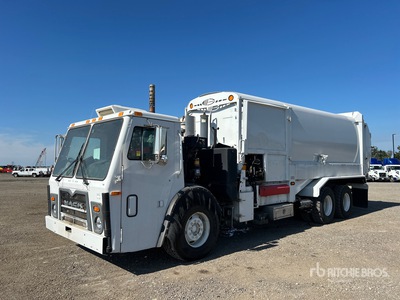 2015 Mack LEU (TerraPro) 6x4 Side Loader Camión recolector de residuos