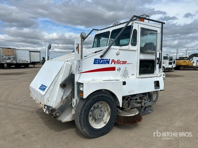 Elgin Series P on 2001 Elgin Pelican Autocarro spazzatrice