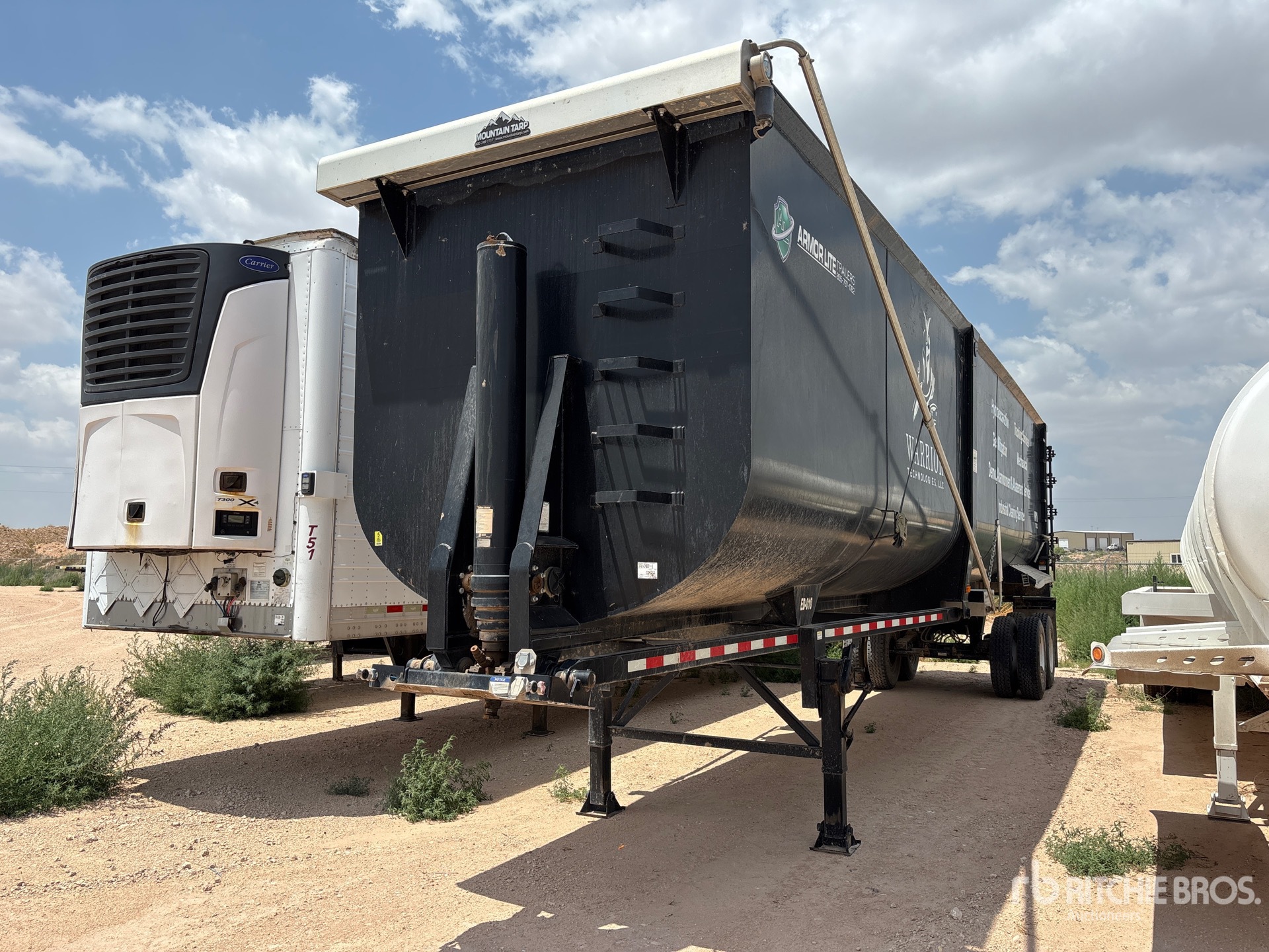2013 Armor Lite 40 ft T/A End Dump Trailer