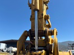 Hydraulics with Thumb Cylinder