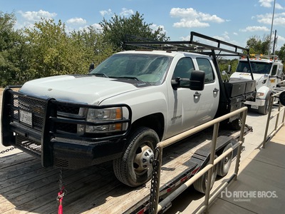 2013 Chevrolet Silverado 3500HD 4x4 Crew Cab Flatbed Truck