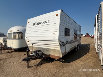 2002 Forest River Wildwood 24 ft 7 in T/A Travel Trailer