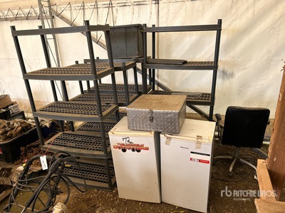 Quantity of (2) Hisense Mini Fridges Divers - Mobilier de bureau