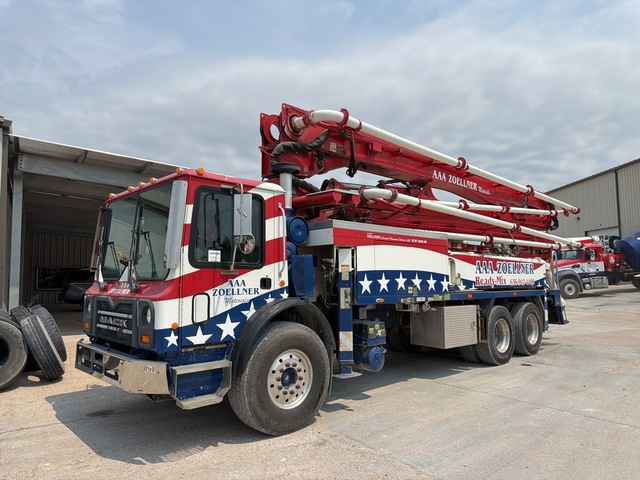 2010 Putzmeister BSF40Z.16H 131 ft on 2009 Mack MRU613 6x4 Concrete Pump Truck