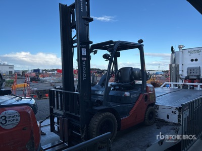 2017 Toyota 328FG25 Forklift