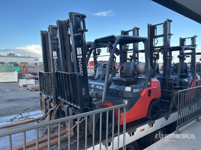 2022 Toyota 328FG25 Forklift