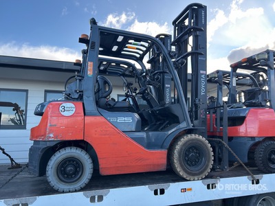 2017 Toyota 328FG25 Forklift