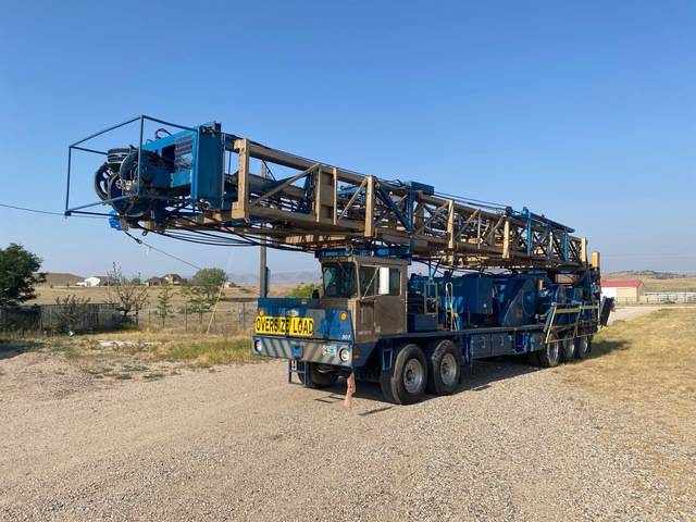 CCC W4284C on 1981 Corsair 400 10x4 Twin-Steer Water Well Drilling Rig