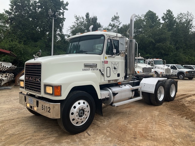2000 Mack CH613 6x4 T/A Day Cab Truck Tractor 2000 Mack CH613 6x4 T/A Day Cab Truck Tractor