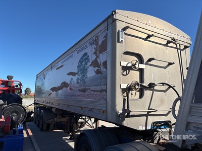 2017 MaxiTrans 9 m Tri/A End Dump Trailer