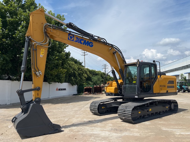 2025 XCMG XE225U Tracked Excavator