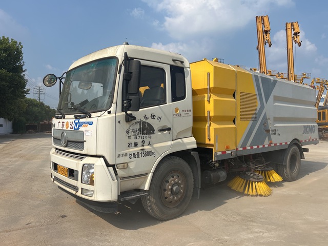 2020 XCMG XZJ5180TSLD5 Sweeper Truck