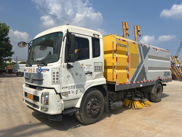 2020 XCMG XZJ5180TSLD5 Sweeper Truck
