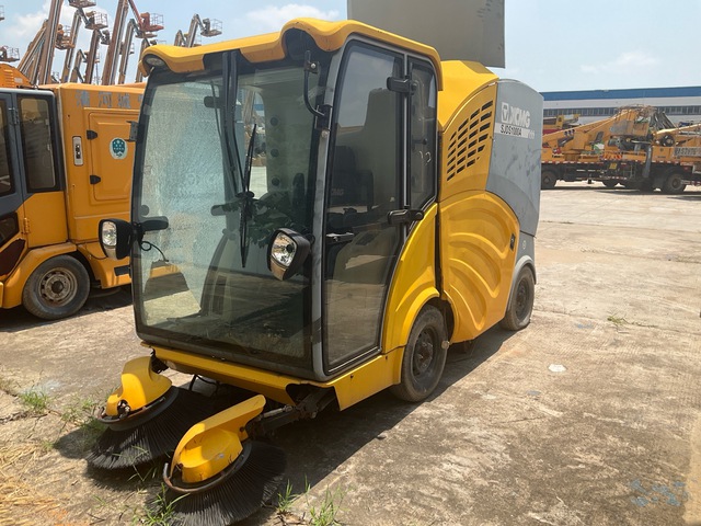 2016 XCMG SJDS1000A168000 Electric Sweeper Truck (Inoperable)