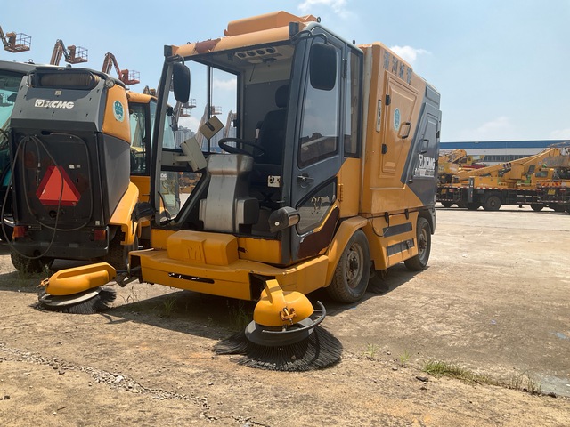 2016 XCMG SJDS1000A168000 Electric Sweeper Truck (Inoperable)