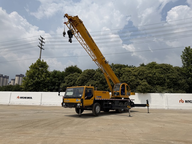 2007 XCMG QY25K 25 ton 6x4 Hydraulic Truck Crane