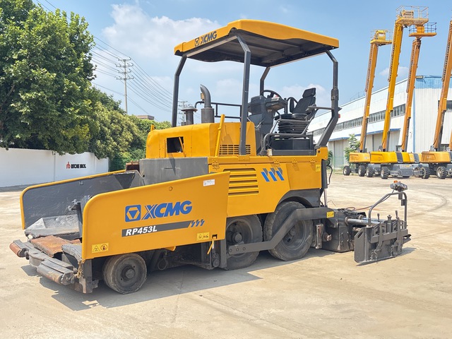 2016 XCMG RP452L Wheel Asphalt Paver