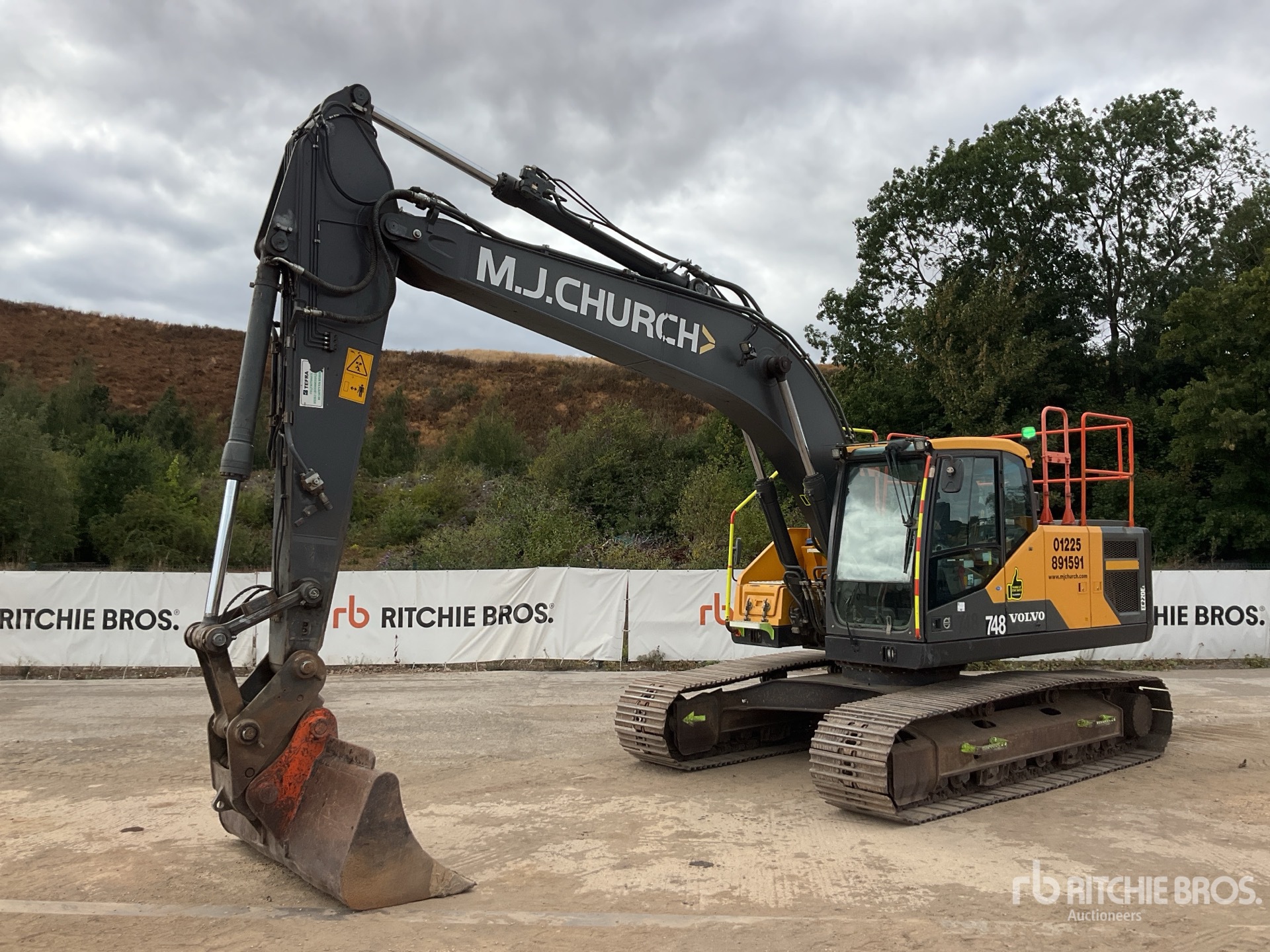 2019 Volvo EC220EL Tracked Excavator