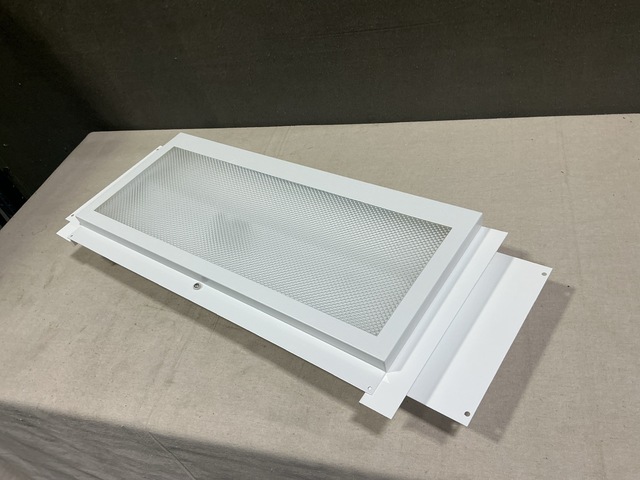 (12) Eaton IF LBL1523 Fluorescent Luminaires