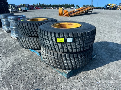 Quantity of (4) Goodyear 17.5R25 Snow إطارات المعدات - Fits John Deere Wheel Loader