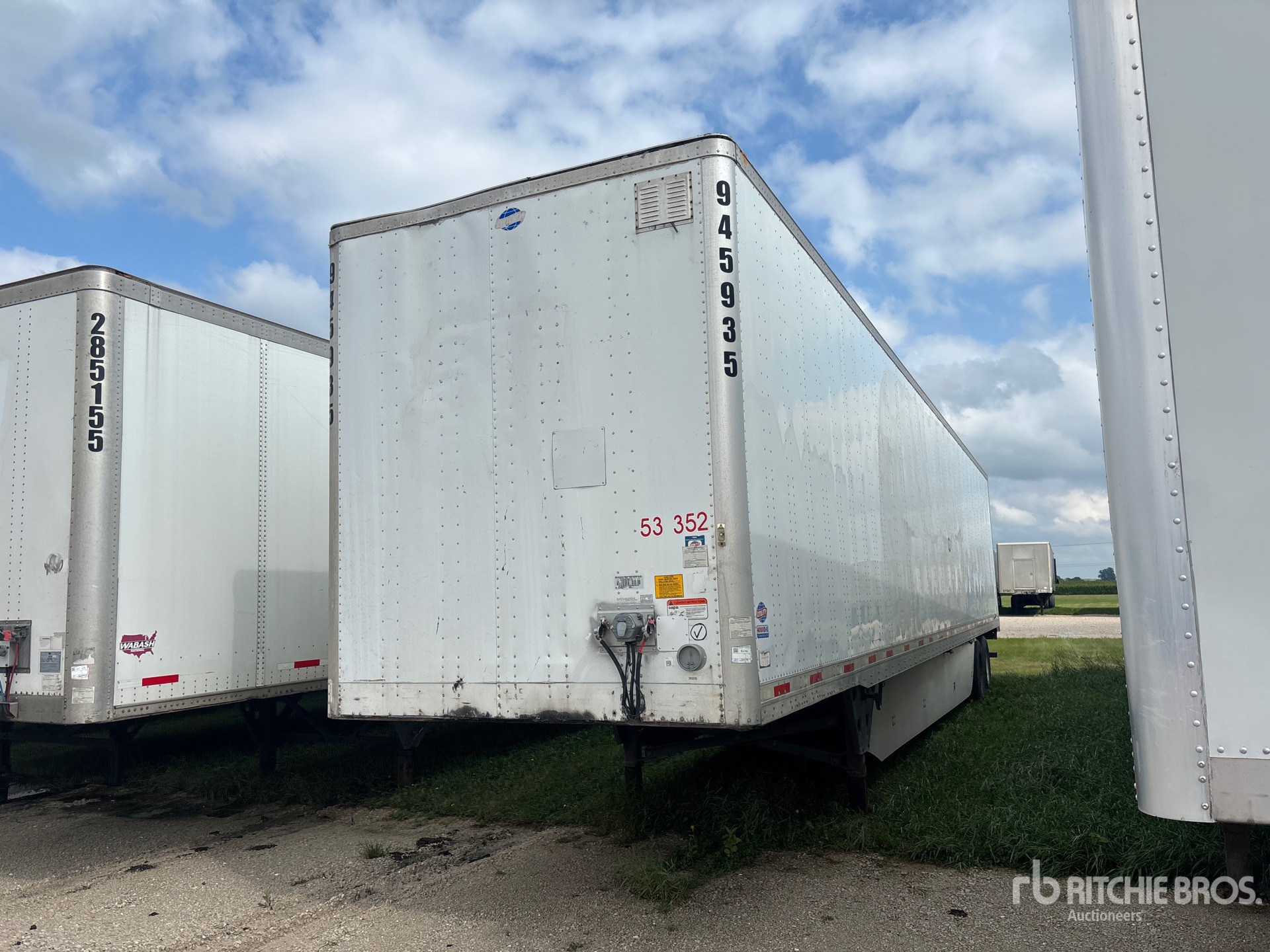 2017 Utility VS2DX 53 ft x 102 in T/A Van Trailer