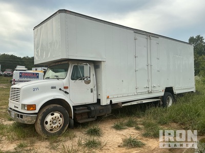 2000 International 4900 4x2 Camion fourgon