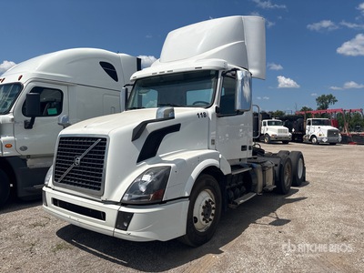2014 Volvo VNL 6x4 T/A Dagcabine Trekker (Inoperable)