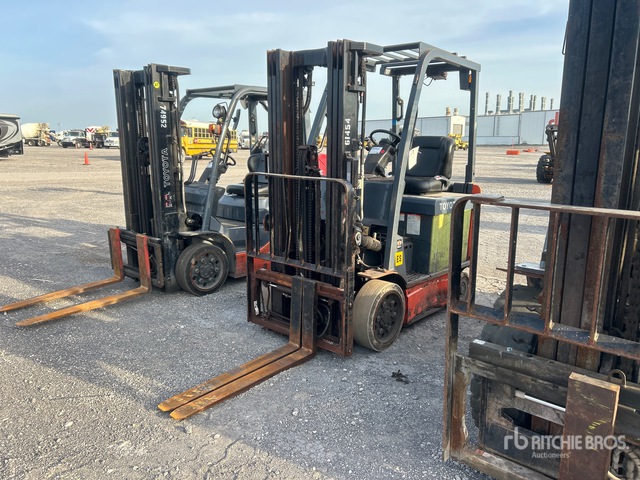 2017 Toyota 8FBCU25 4400 lb Electric Forklift