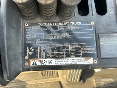 Toyota 8FD45U 8500 lb Pneumatic Tire Wózek widłowy