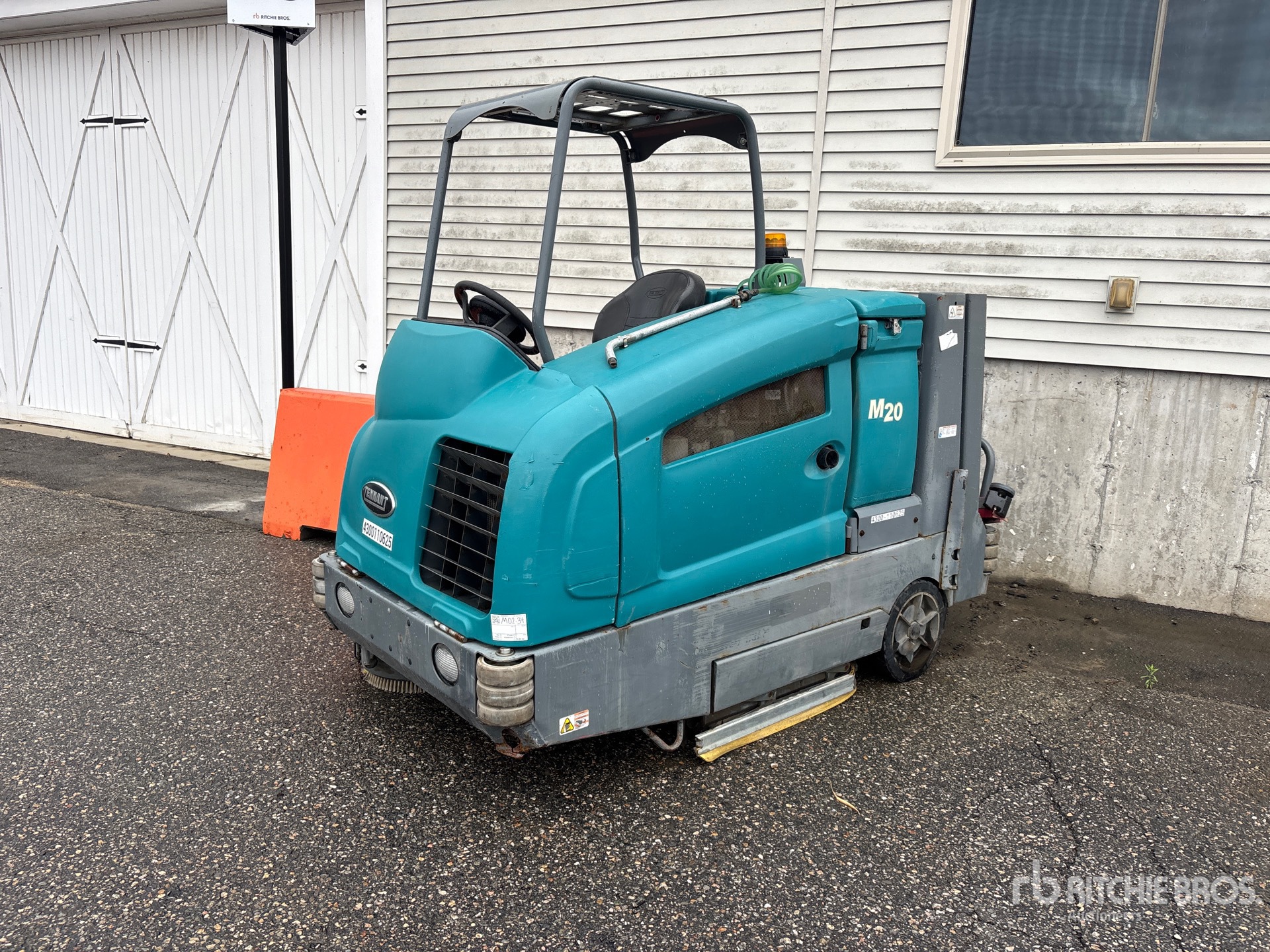2019 Tennant M20 Ride-On Floor Scrubber