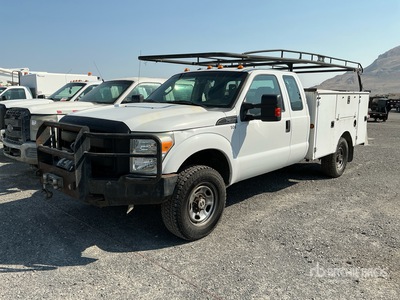 2011 Ford F-350 4x4 Extended Cab ユーティリティトラック (Inoperable)