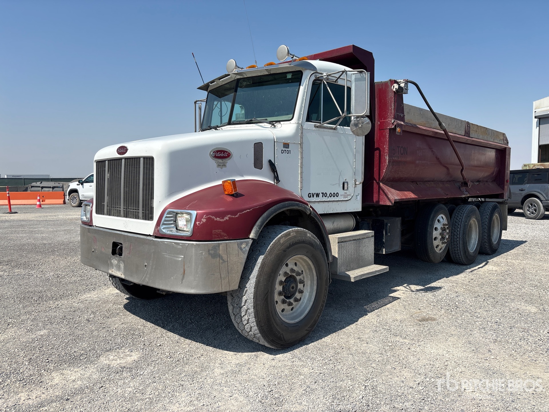 2005 Peterbilt 330 Tri/A Dump Truck