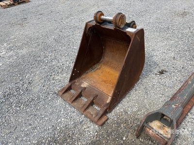 28 in Excavator Bucket - Fits Cat 308