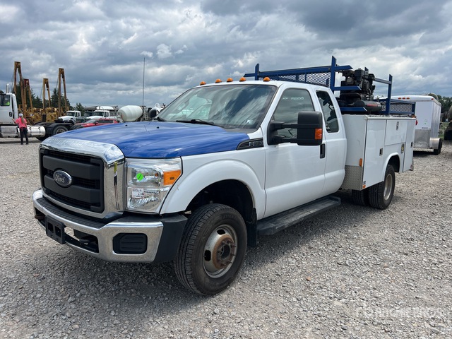 2016 Ford F-350 XL 4x4 Extended Cab Utility Truck