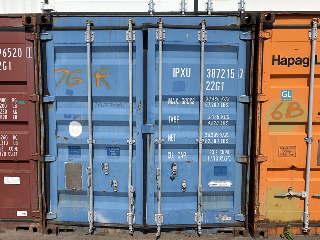 20' ft Shipping Container With 9600 Best Pro 7' T-Posts