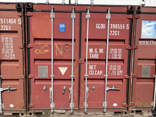 20 ft Shipping Container With 9600 Best Pro 7' T-Posts