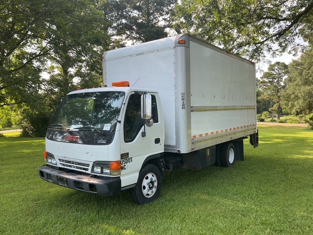 2002 GMC W4500 4x2 Van Truck