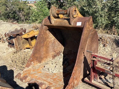 47 in Digging Excavator Bucket
