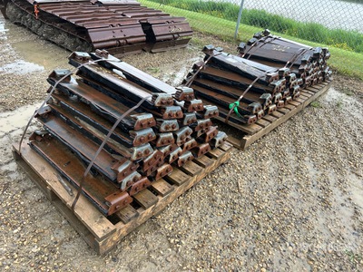 33 in Track Cleats - Fits Liebherr