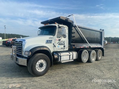 2015 Mack GU713 8x4 Tri/A Camión dumper