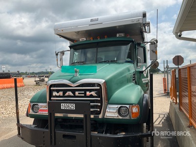 2005 Mack CV713 Wywrotka Tri/A