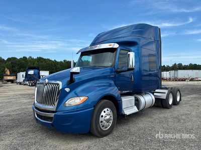 2020 International LT625 6x4 تراكتور شاحنة كابينة النوم (ثنائية المحور)