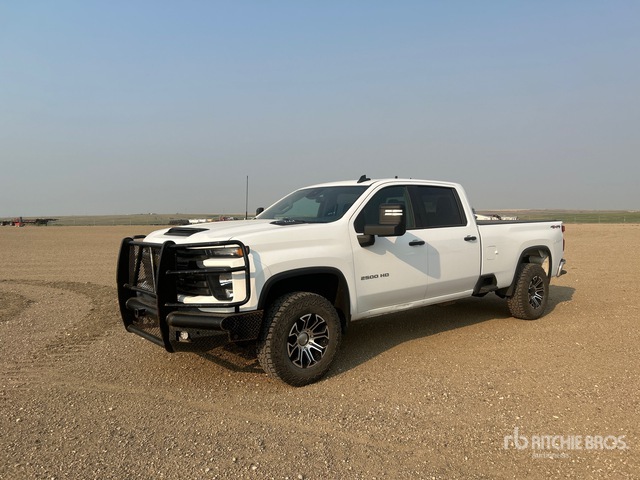 2023 Chevrolet Silverado 2500HD 4x4 Crew Cab Pickup