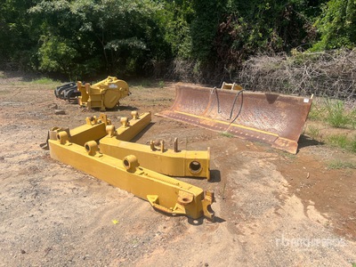 Cat D8 Blade 198 in 4698 lb Blade Attachment - Fits CAT D8